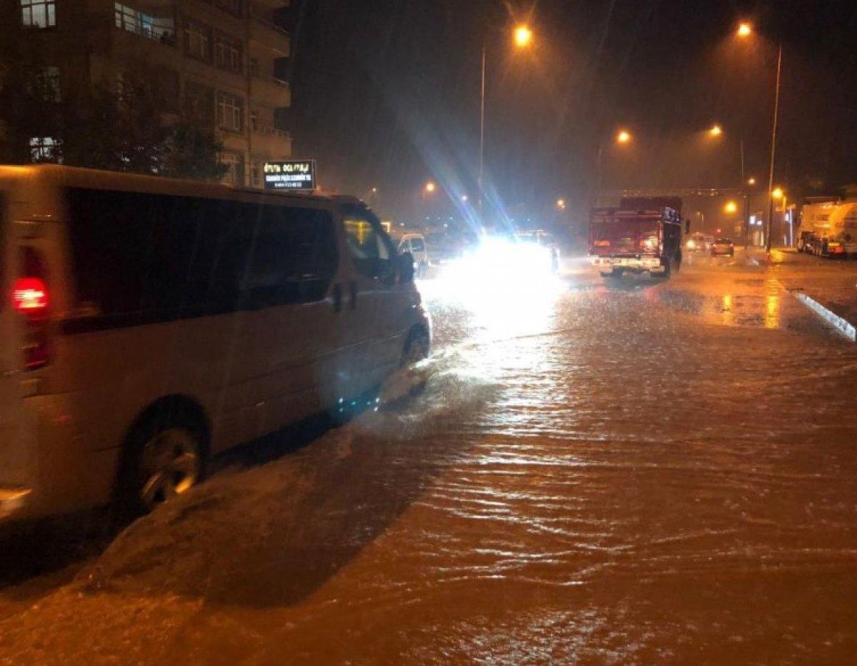 Rize'de şiddetli yağış su baskınlarına neden oldu