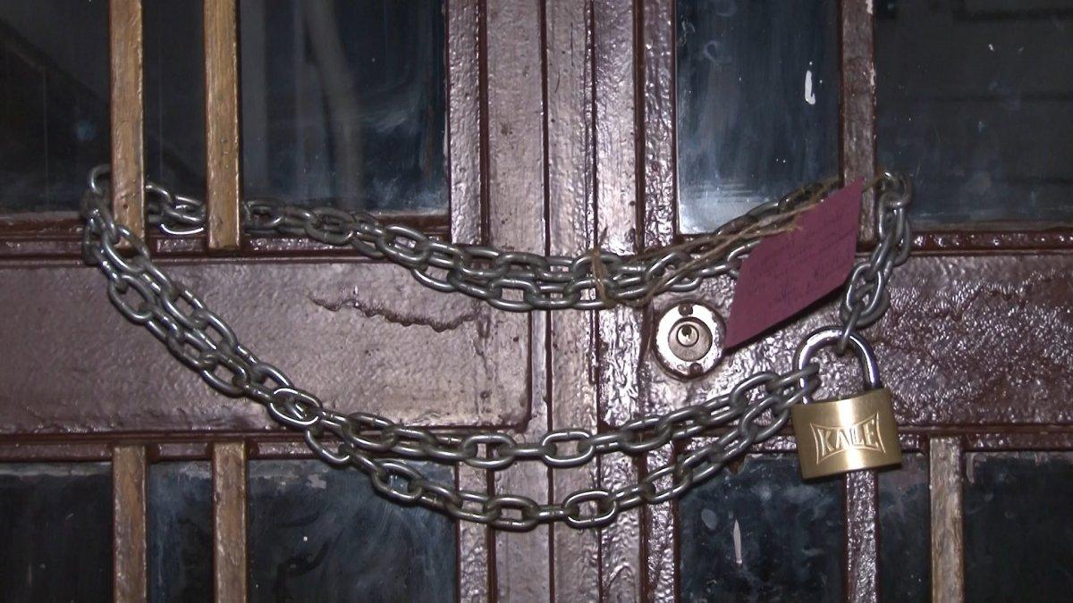 Avcılar'daki apartmanın balkonu çöktü