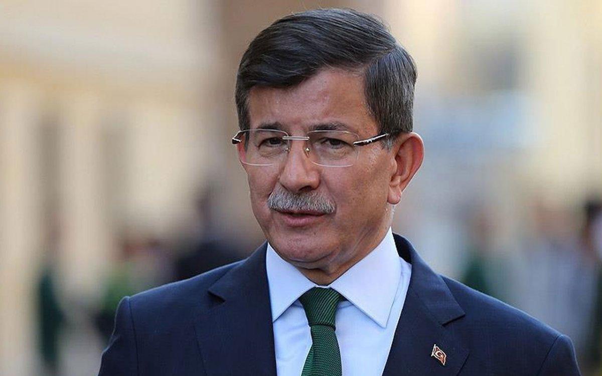 Ahmet Davutoğlu'nun bindiği asansör yere çakıldı