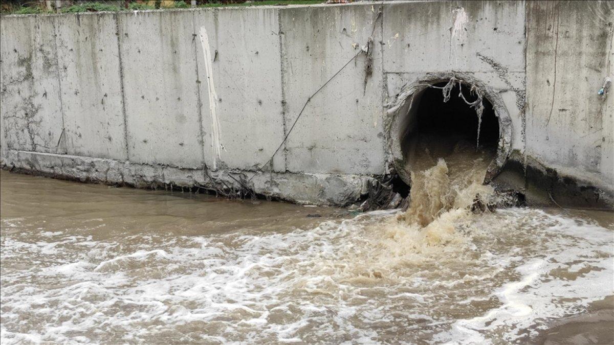 Esenyurt'taki kirlilik için mahalleli yardım bekliyor