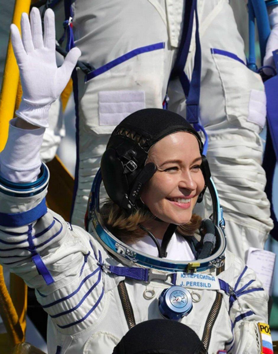 Uzayda ilk uzun metrajlı filmi çeken Ruslar, dünyaya döndü