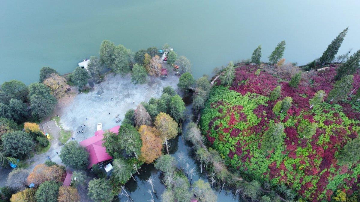 Borçka'nın Karagöl'ünden sonbahar manzaraları