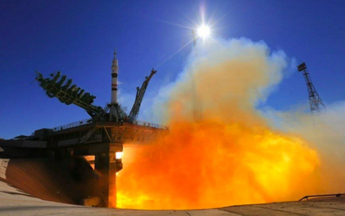 Uzayda ilk uzun metrajlı filmi çeken Ruslar, dünyaya döndü