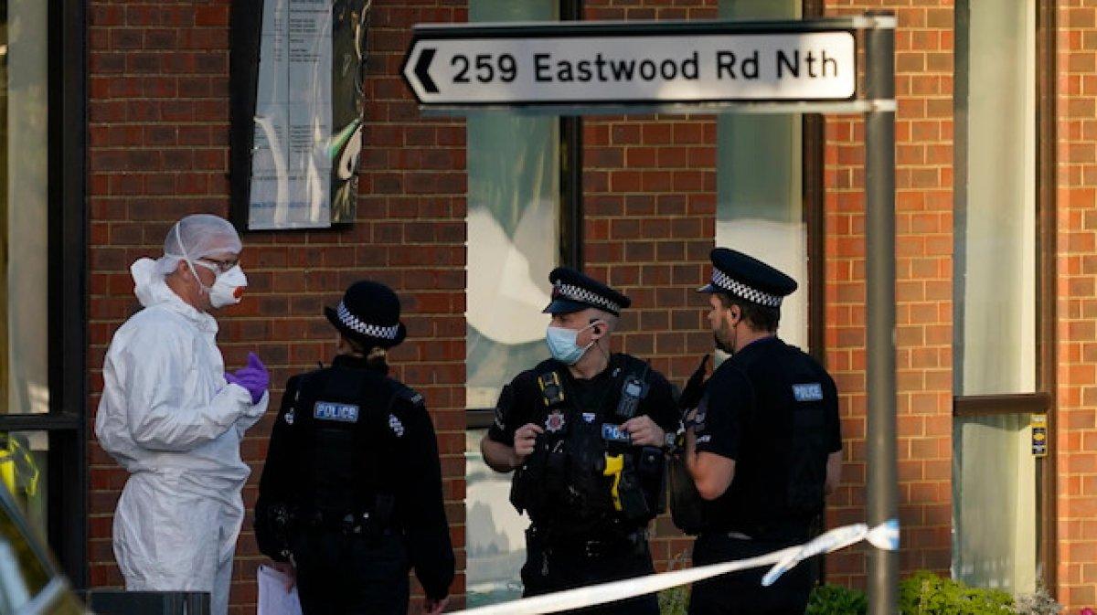 İngiltere'de milletvekillerinin aileleri siyaseti bırakmalarını istiyor