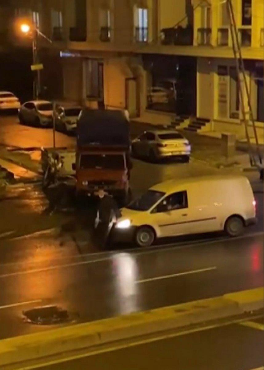 İstanbul'da aracın yolunu kesti, bir de üstüne dayak yedi