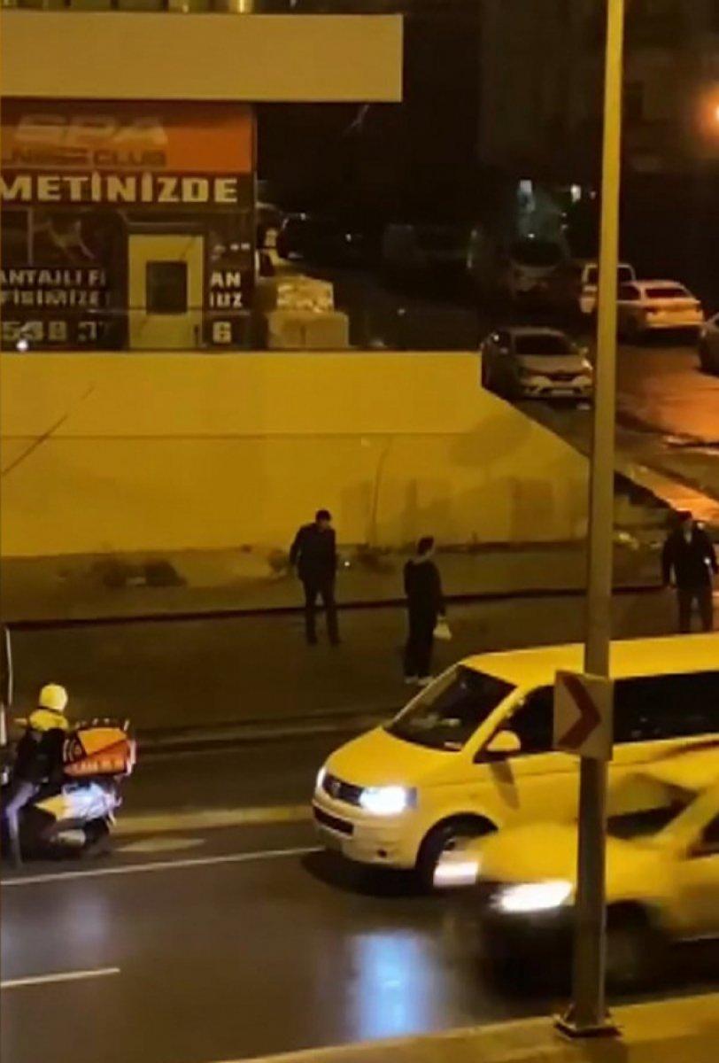 İstanbul'da aracın yolunu kesti, bir de üstüne dayak yedi