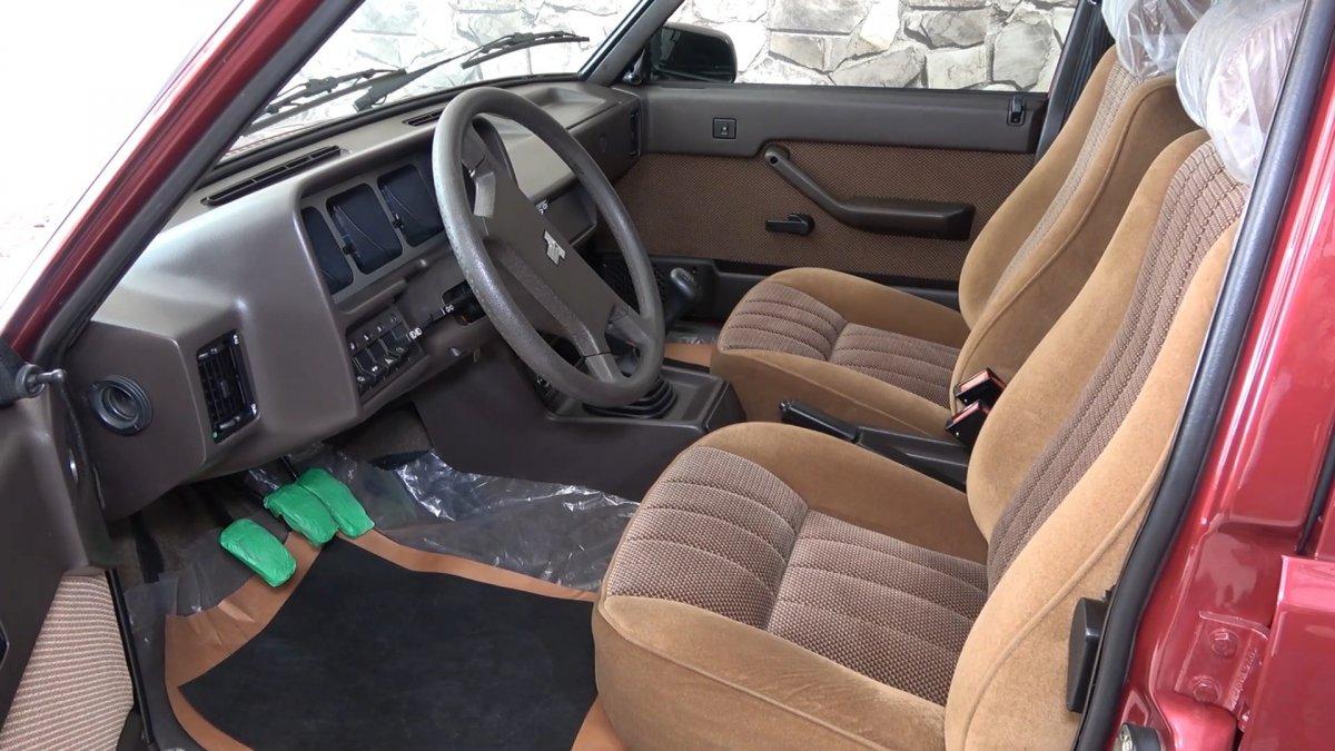 30 yıllık Tofaş otomobilini yeni gibi saklıyor