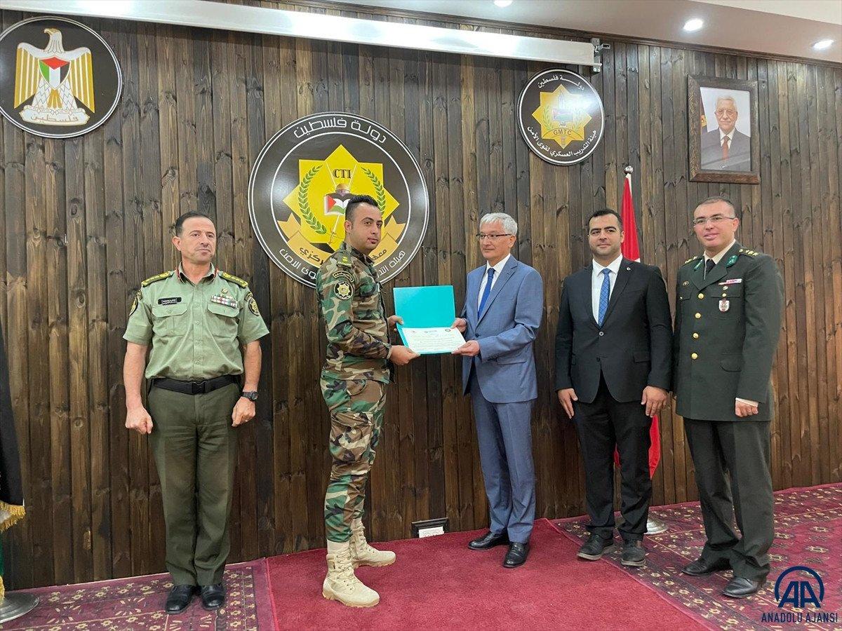 Türkçe öğrenen 14 Filistinli subay ilk kuru başarıyla tamamladı