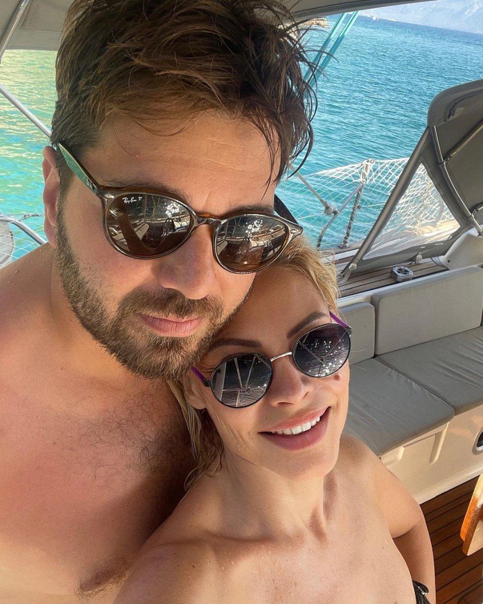 Seray Sever'in tekne pozu