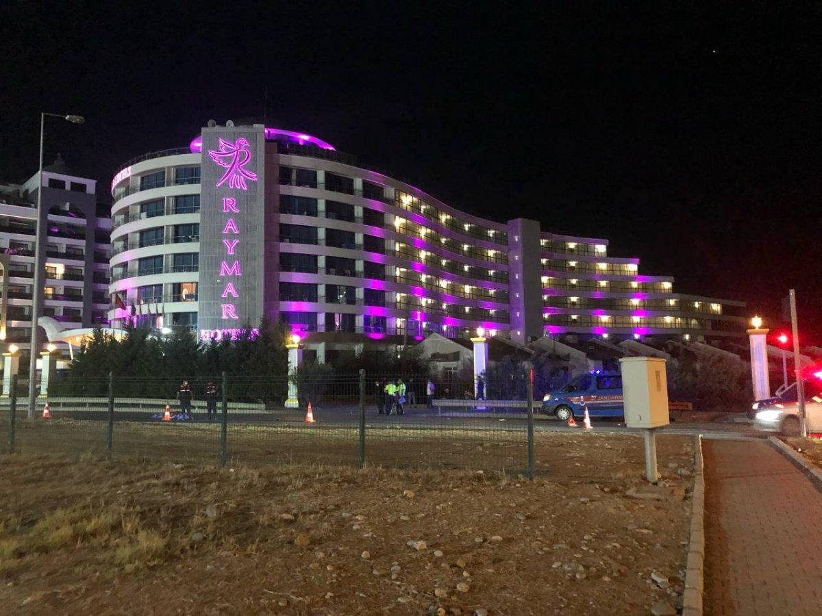 Antalya'da karşıya geçmek isteyen adama otomobil çarptı: Kurtarılamadı