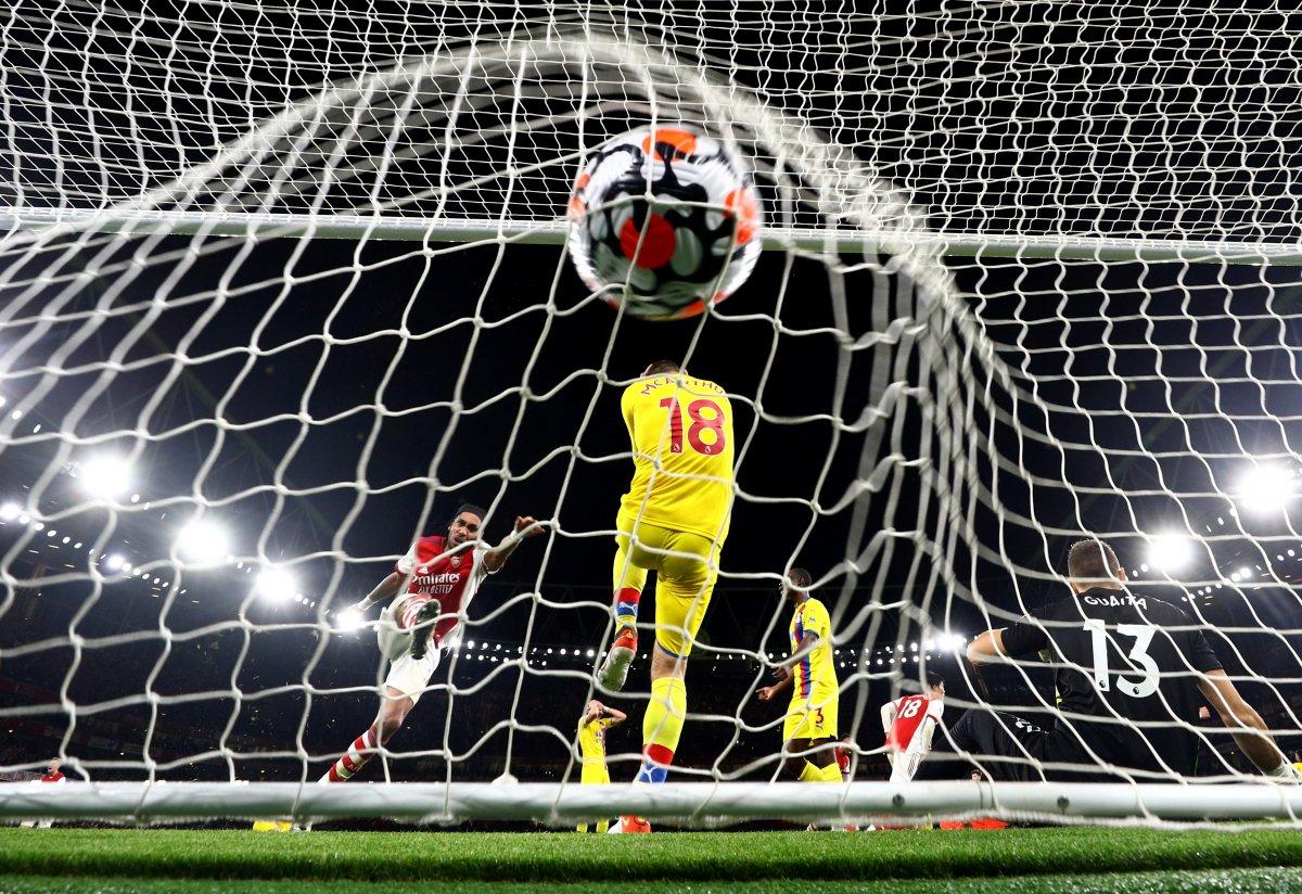 Arsenal son dakikada bulduğu golle beraberliği kurtardı