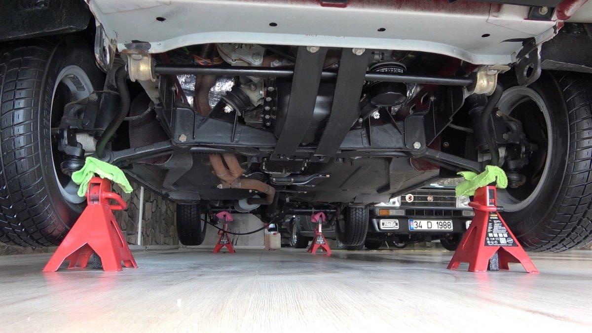 30 yıllık Tofaş otomobilini yeni gibi saklıyor