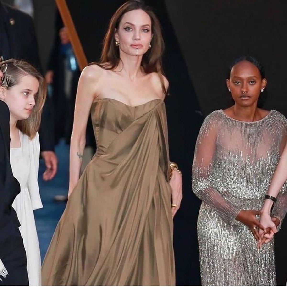 Angelina Jolie, çocuklarıyla galada