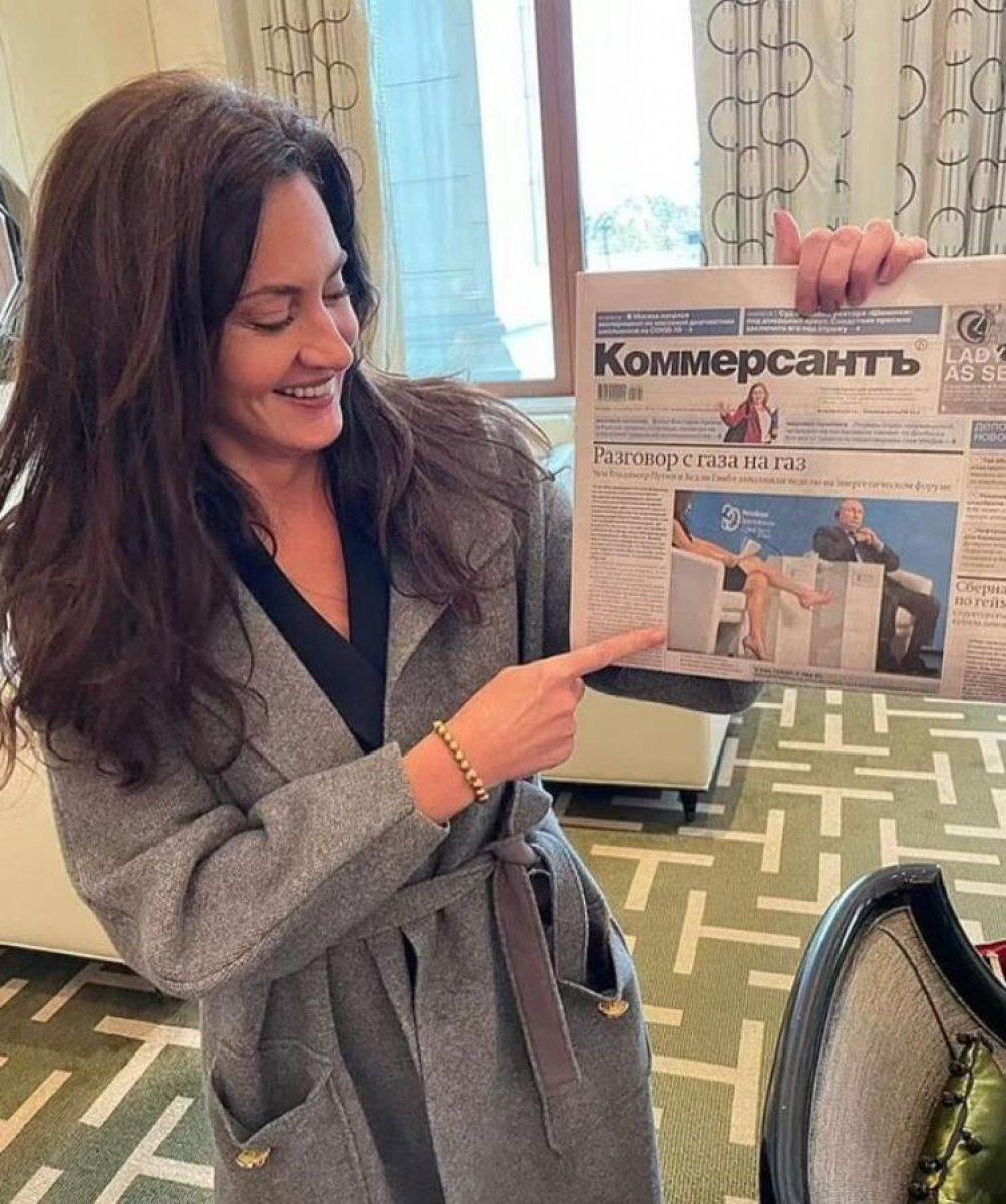 Rusya'da gündem bacaklarını Putin'e uzatan ABD'li sunucu