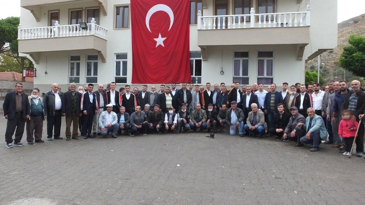 Balıkesir'de askerler, düğün gibi törenle göreve uğurlanıyor