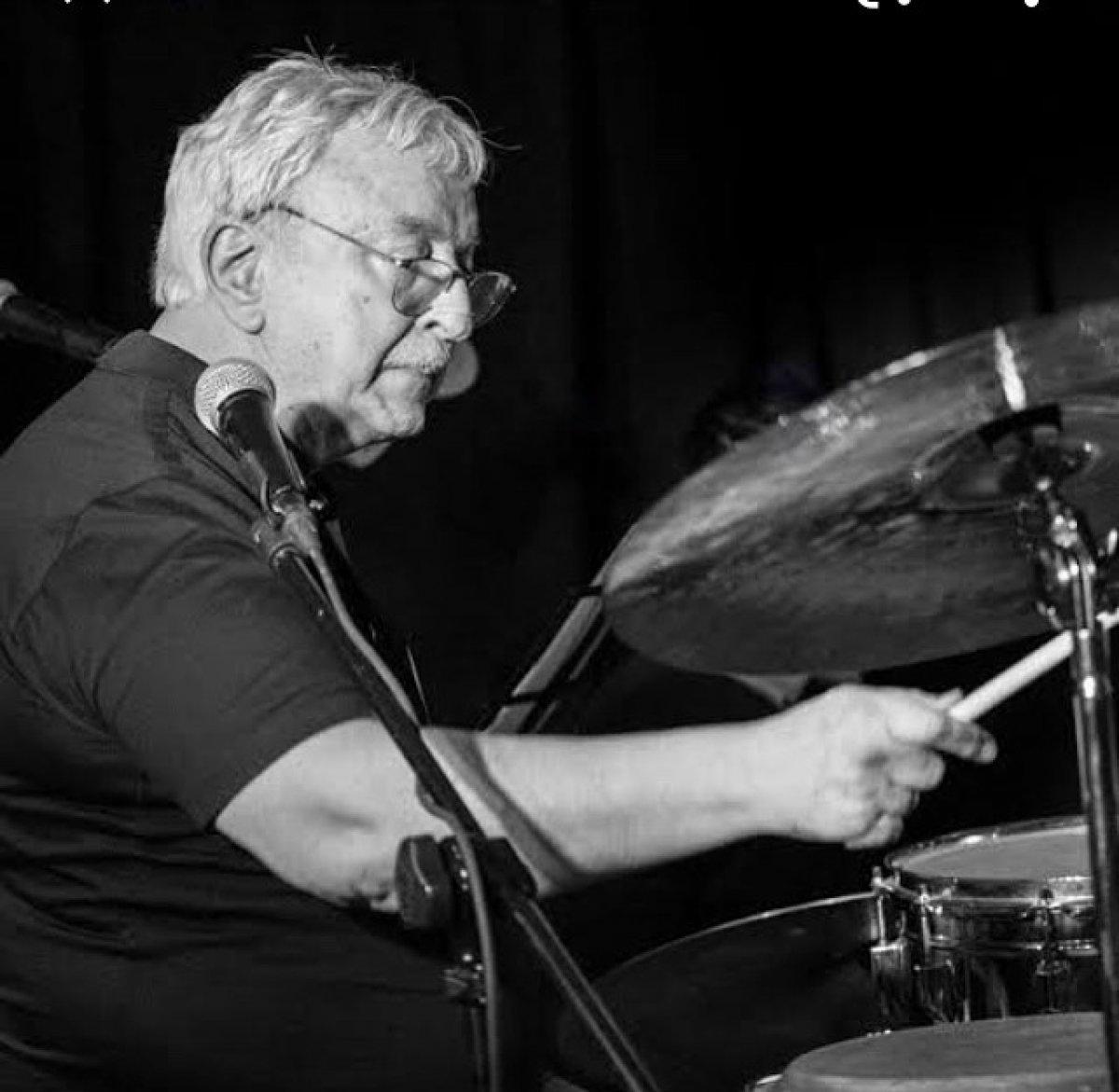 Sanatçı Durul Gence vefat etti