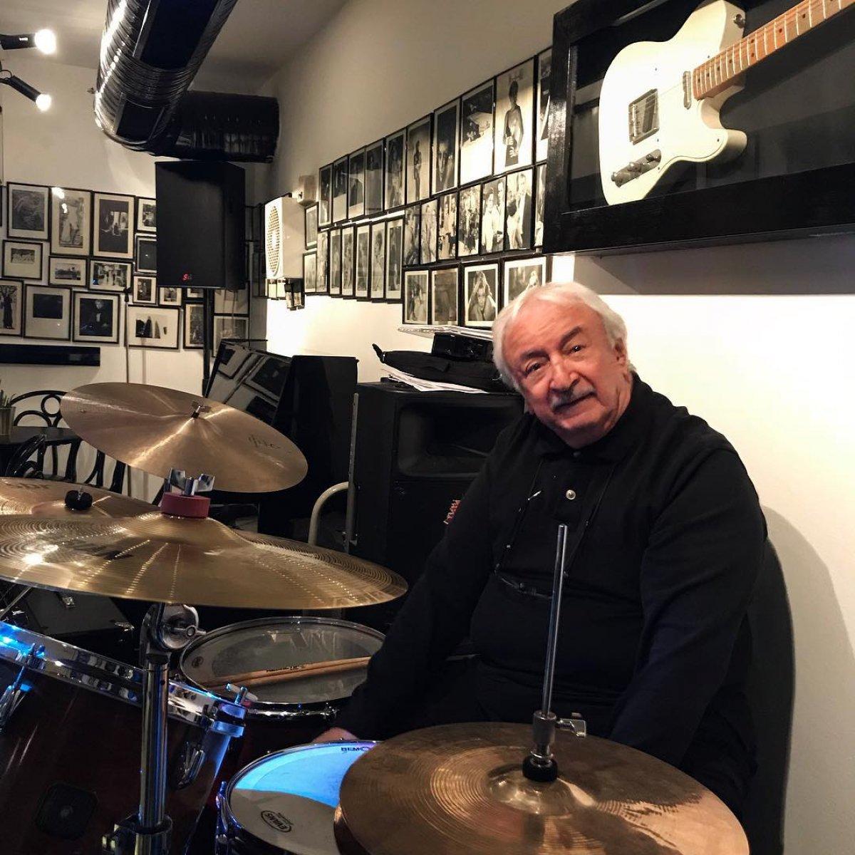 Sanatçı Durul Gence vefat etti