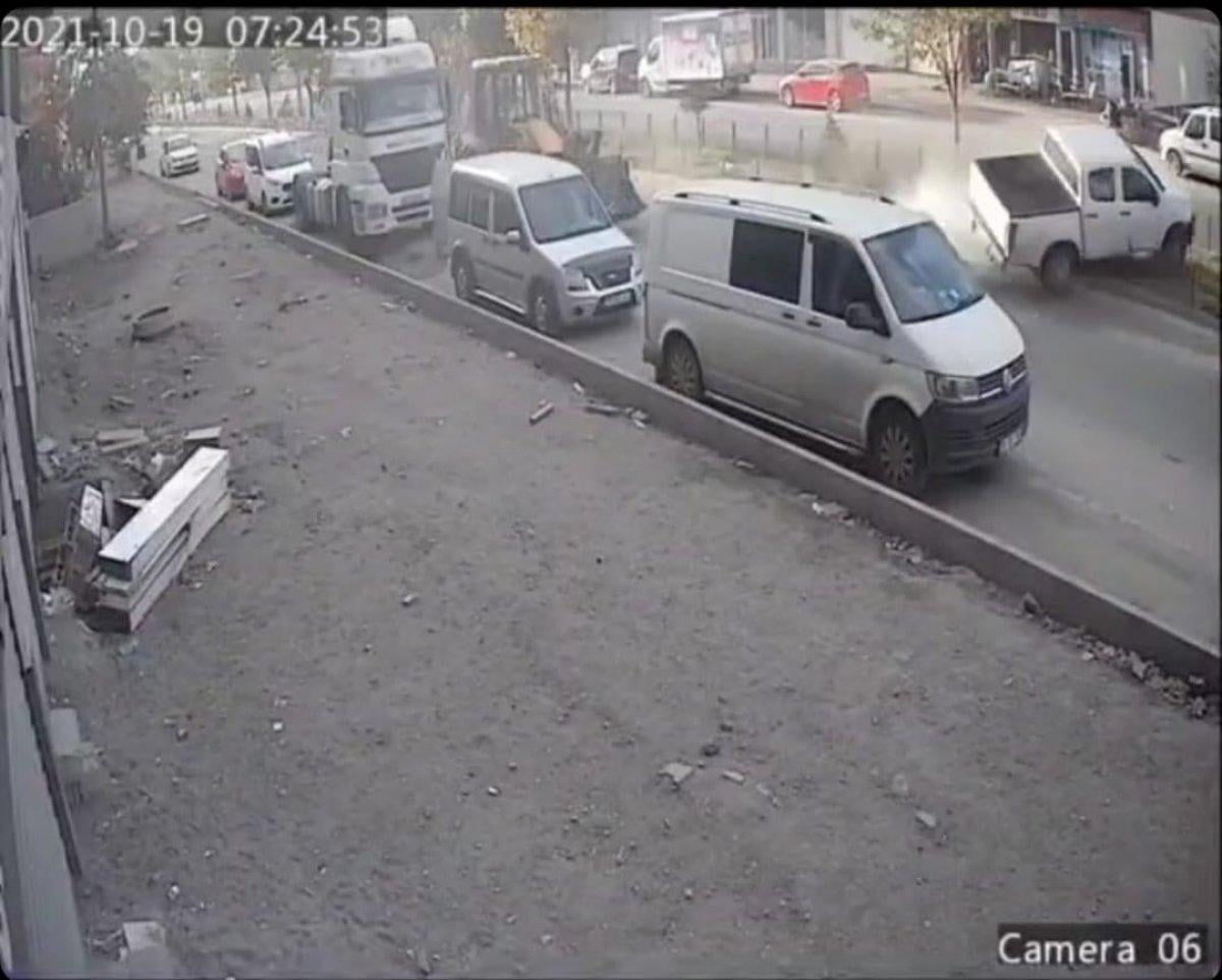 Iğdır'da rögar kapağı kaza yaptırdı