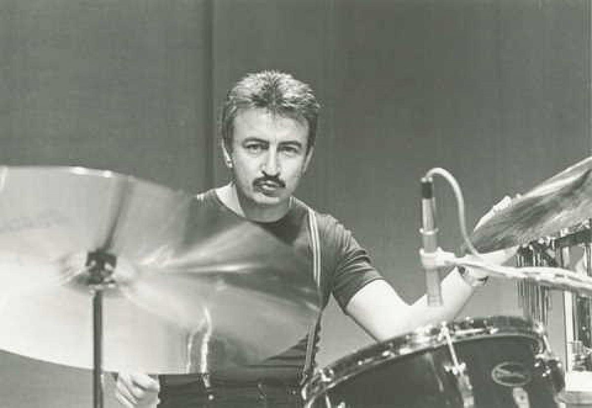 Sanatçı Durul Gence vefat etti