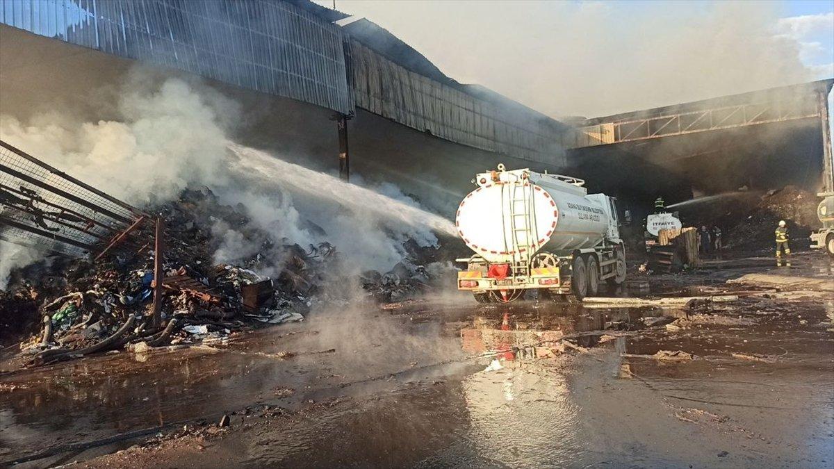 Osmaniye'de geri dönüşüm fabrikasında çıkan yangın kontrol altına alındı