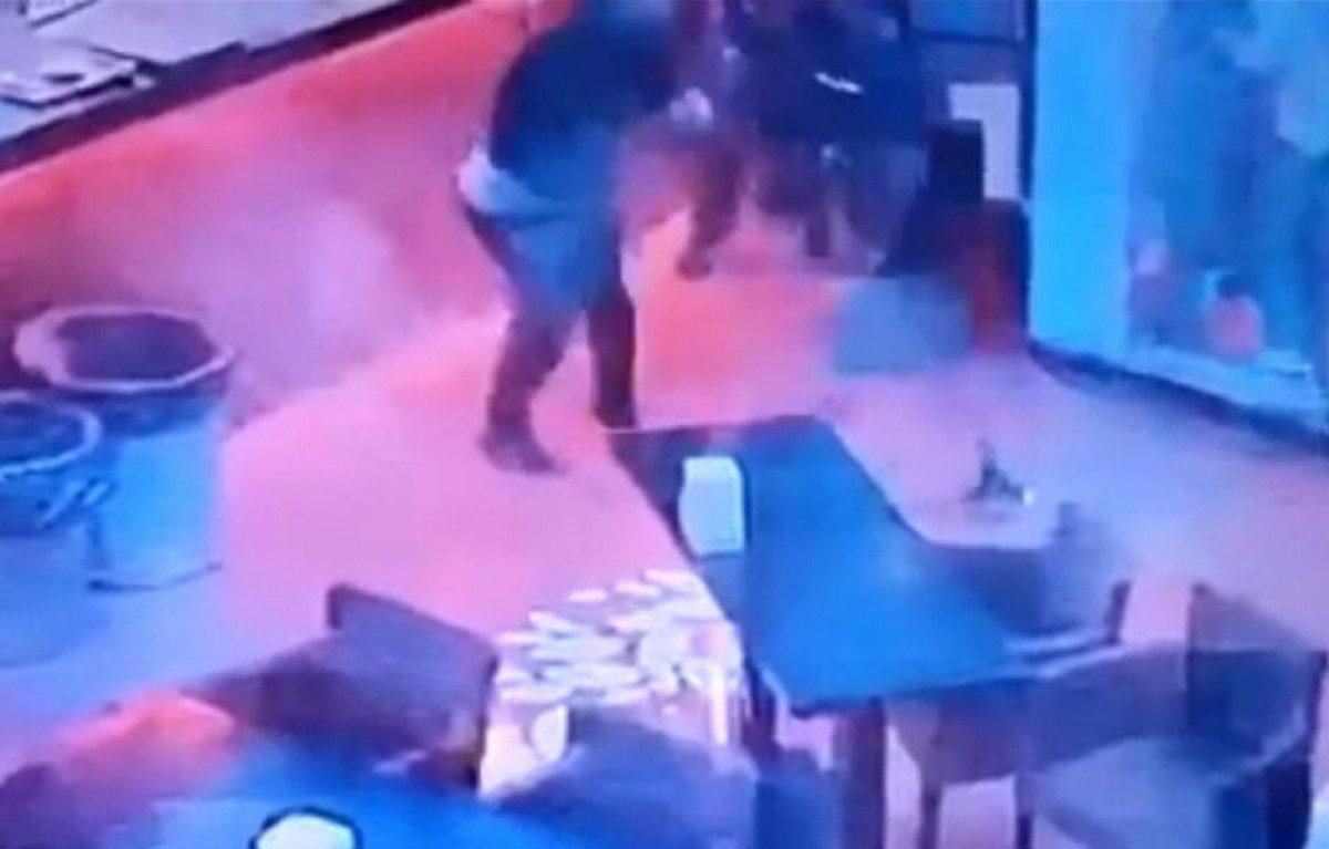 İzmir’de, gece kulübünden kadın çıkarma çatışması kamerada