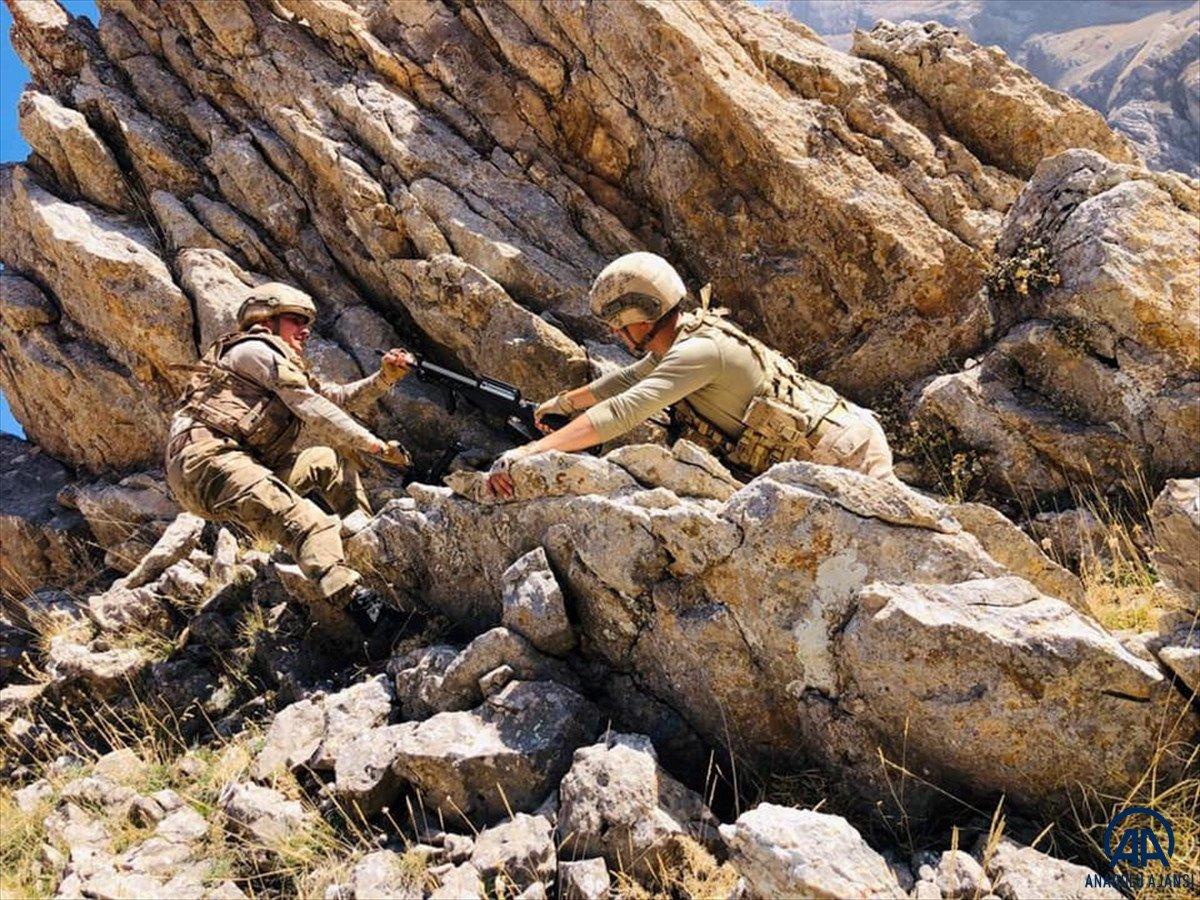 Erzincan kırsalında teröristlerce kullanılan 12 mağara imha edildi