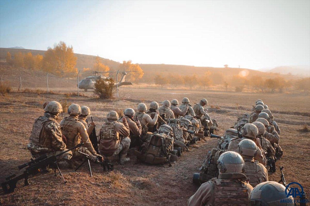 Erzincan kırsalında teröristlerce kullanılan 12 mağara imha edildi