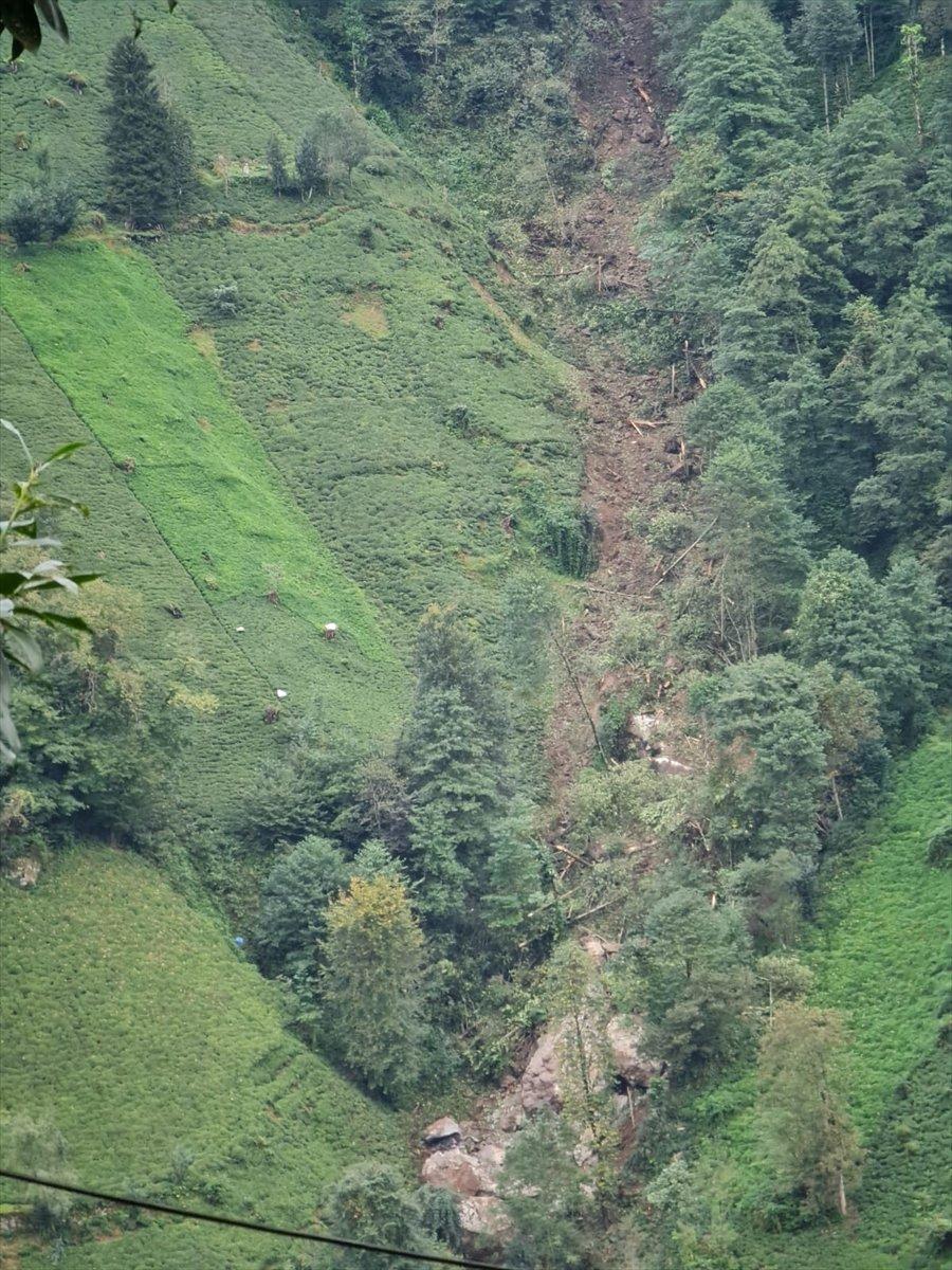 Rize'de çay tarlasında heyelan anı