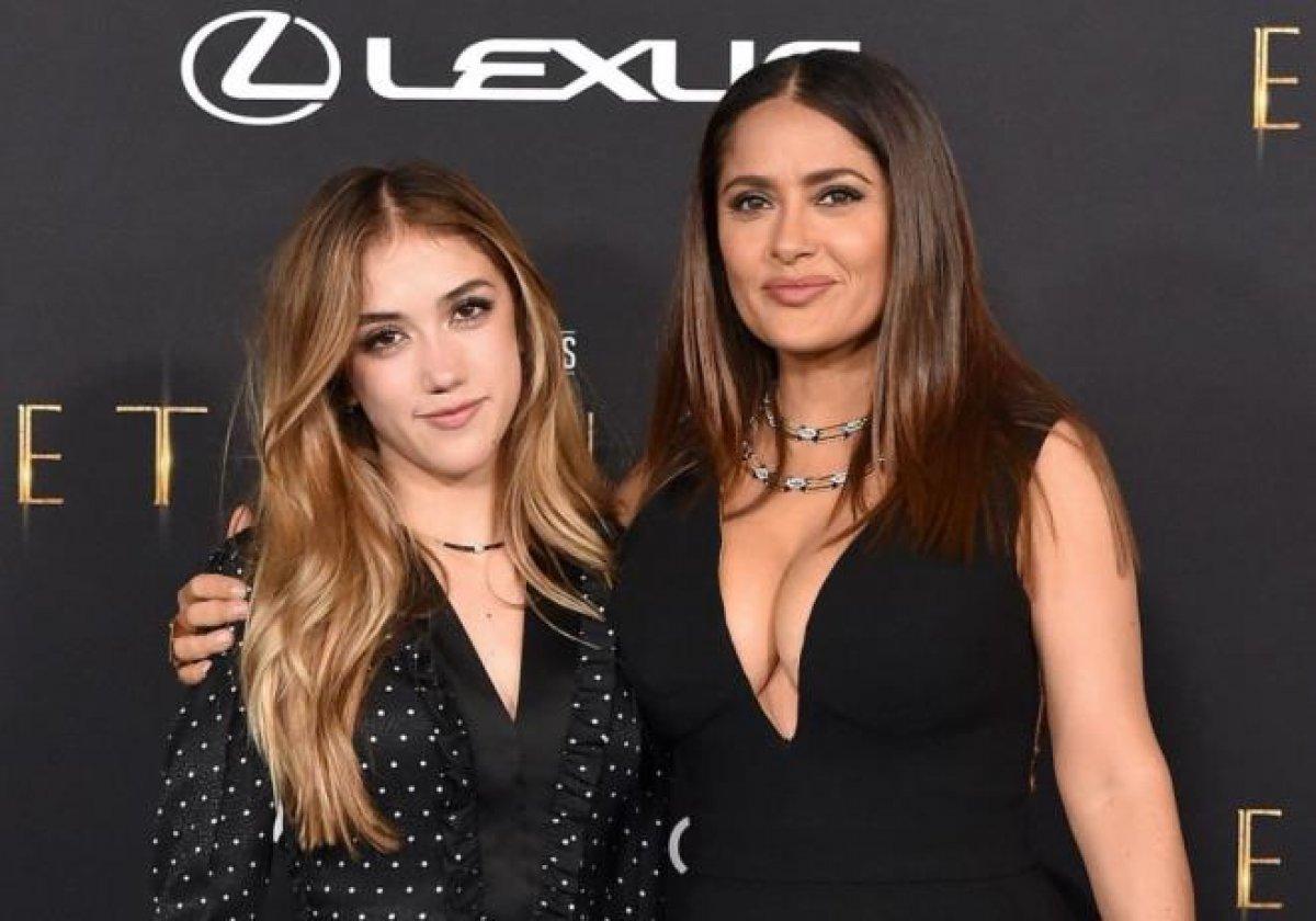 Salma Hayek'in kıyafeti gündem oldu