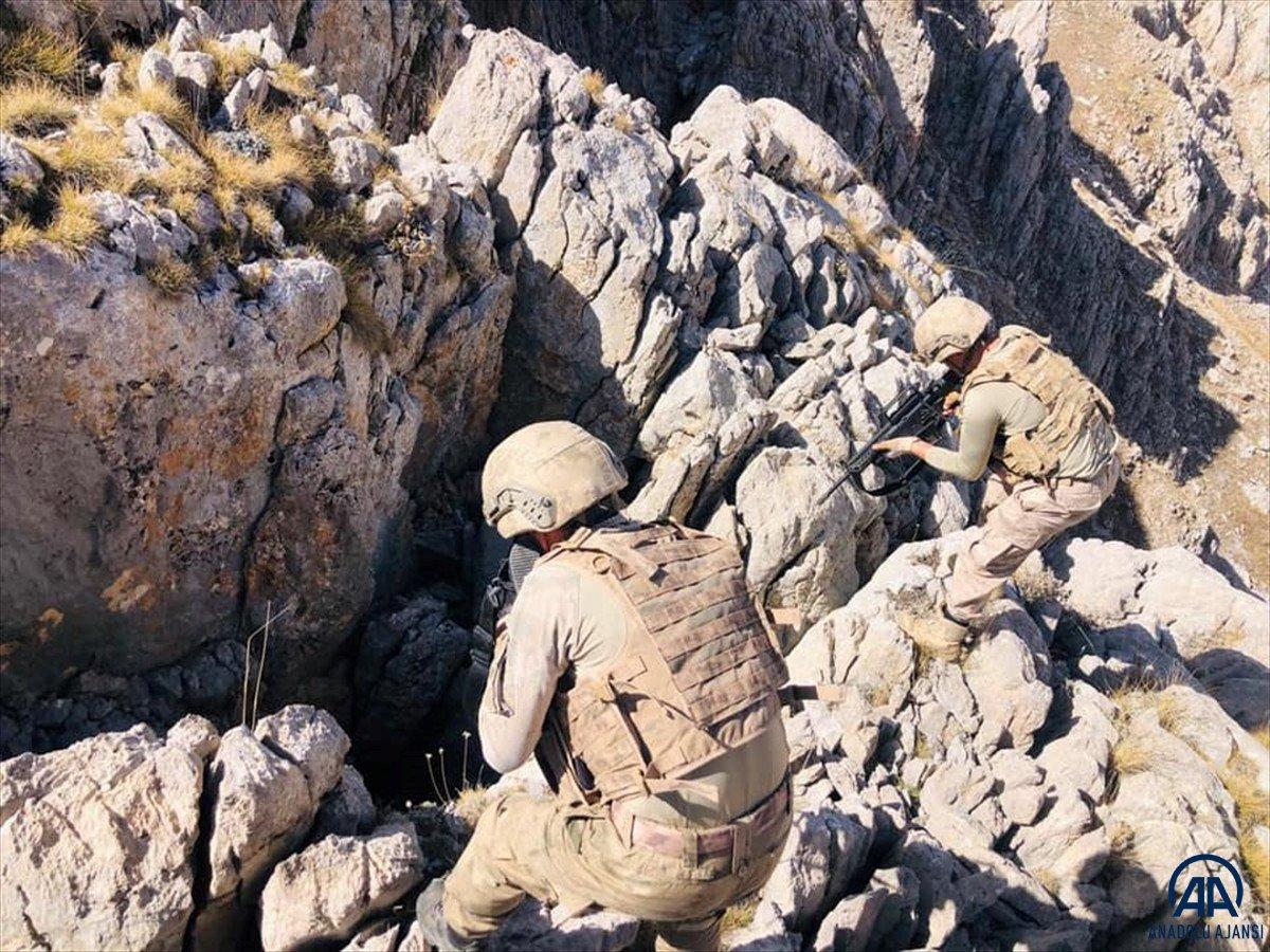 Erzincan kırsalında teröristlerce kullanılan 12 mağara imha edildi