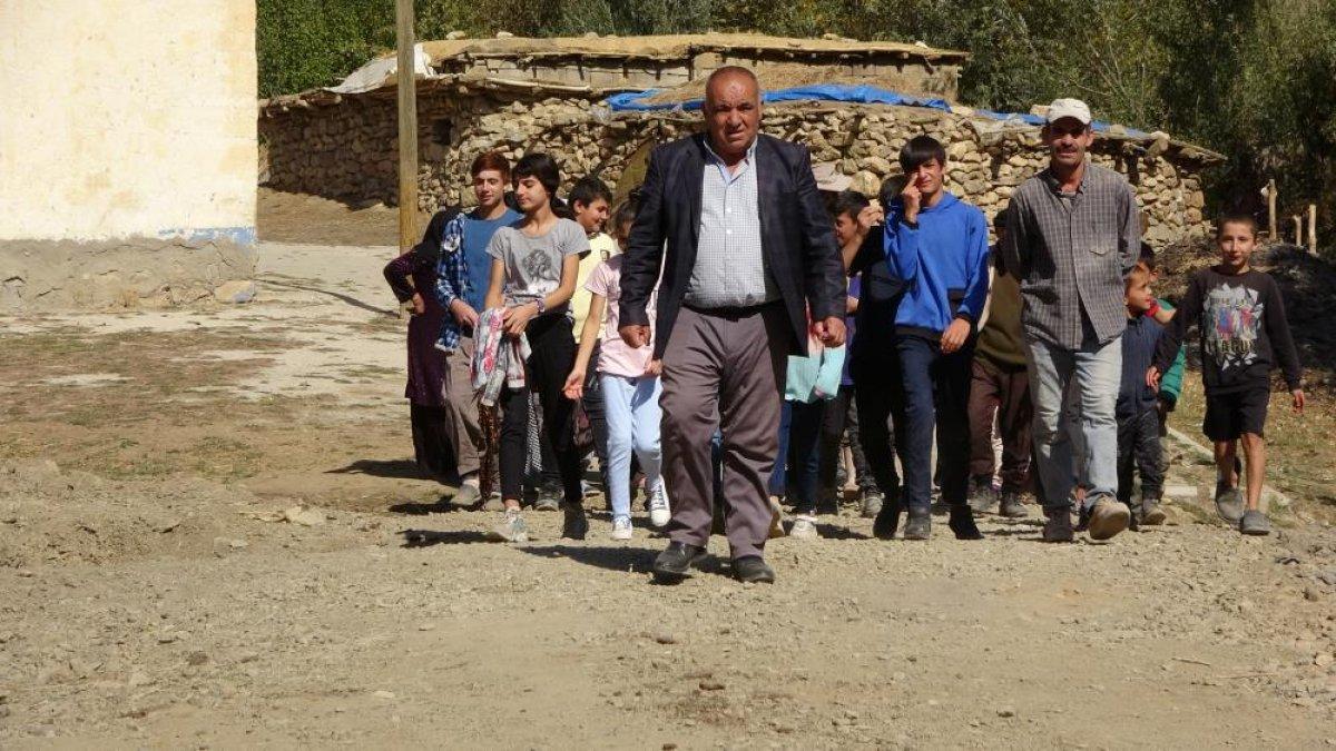 Hakkari'de öğrencilerin zorlu okul yolculuğu
