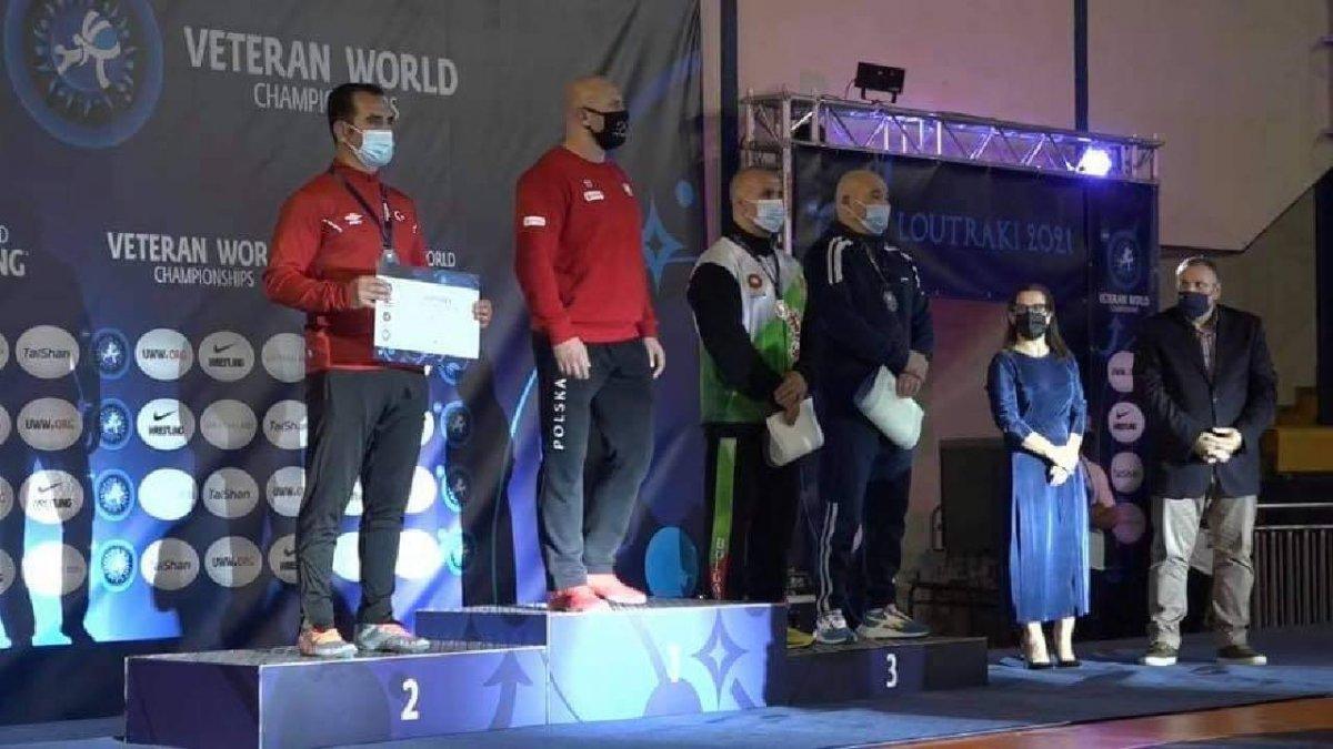 Veteran milli güreşçilerden Dünya Şampiyonası'nda iki madalya