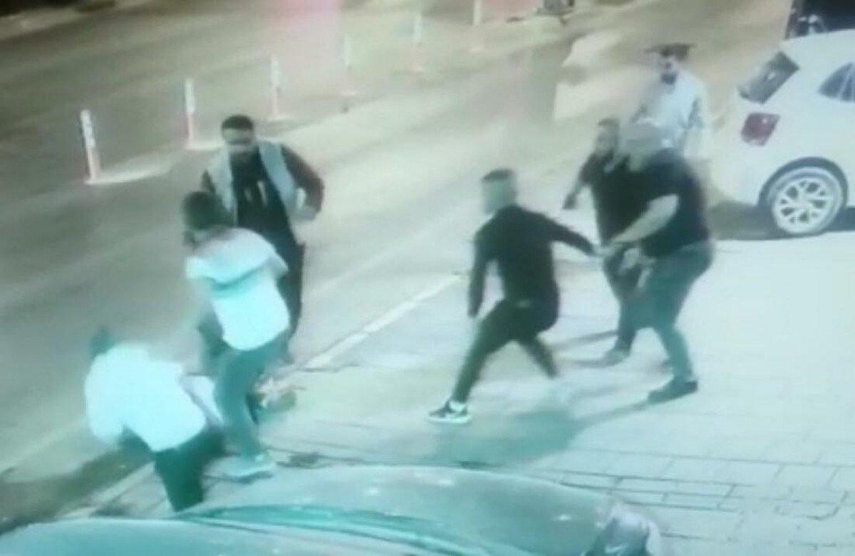 İzmir’de, gece kulübünden kadın çıkarma çatışması kamerada