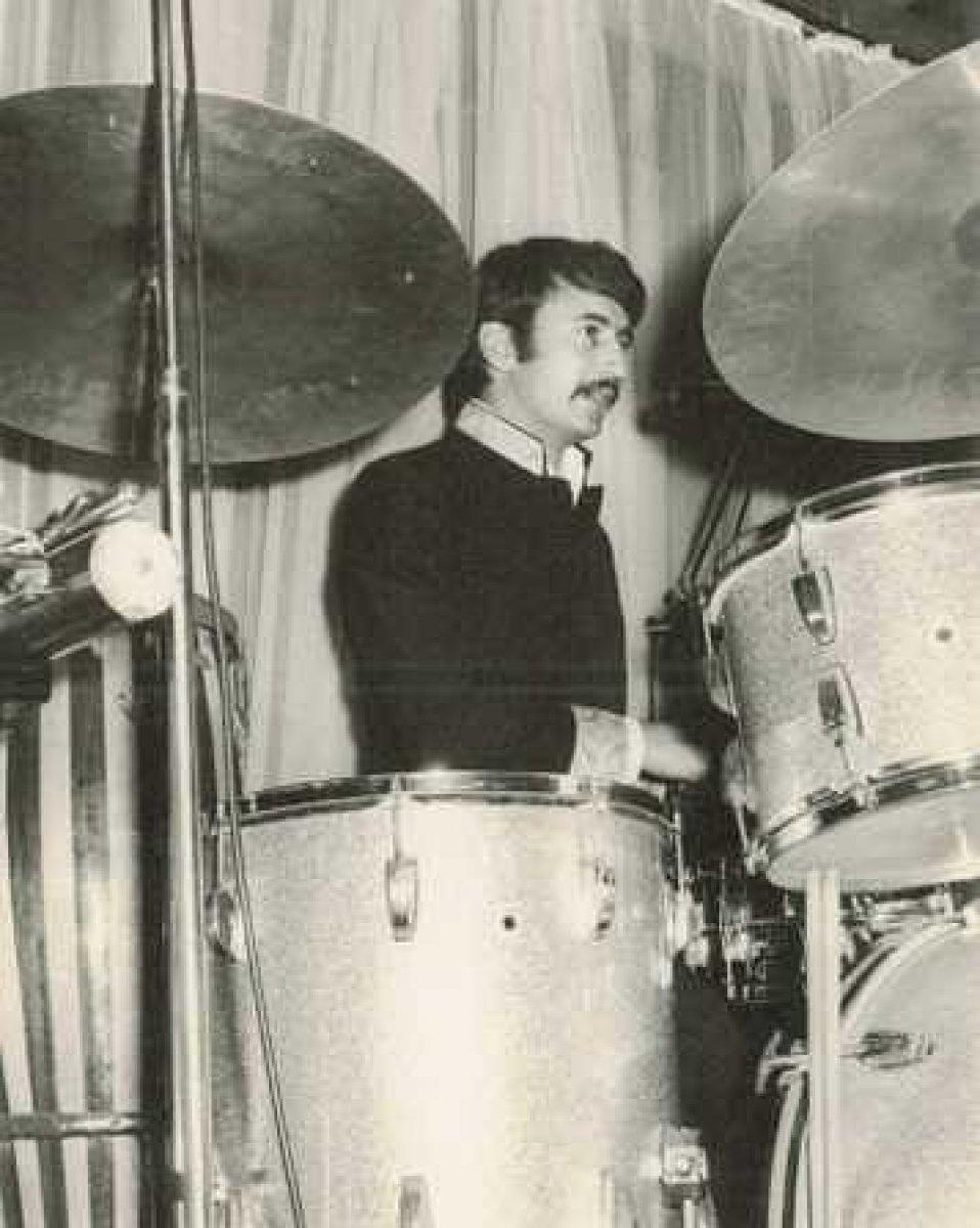 Sanatçı Durul Gence vefat etti