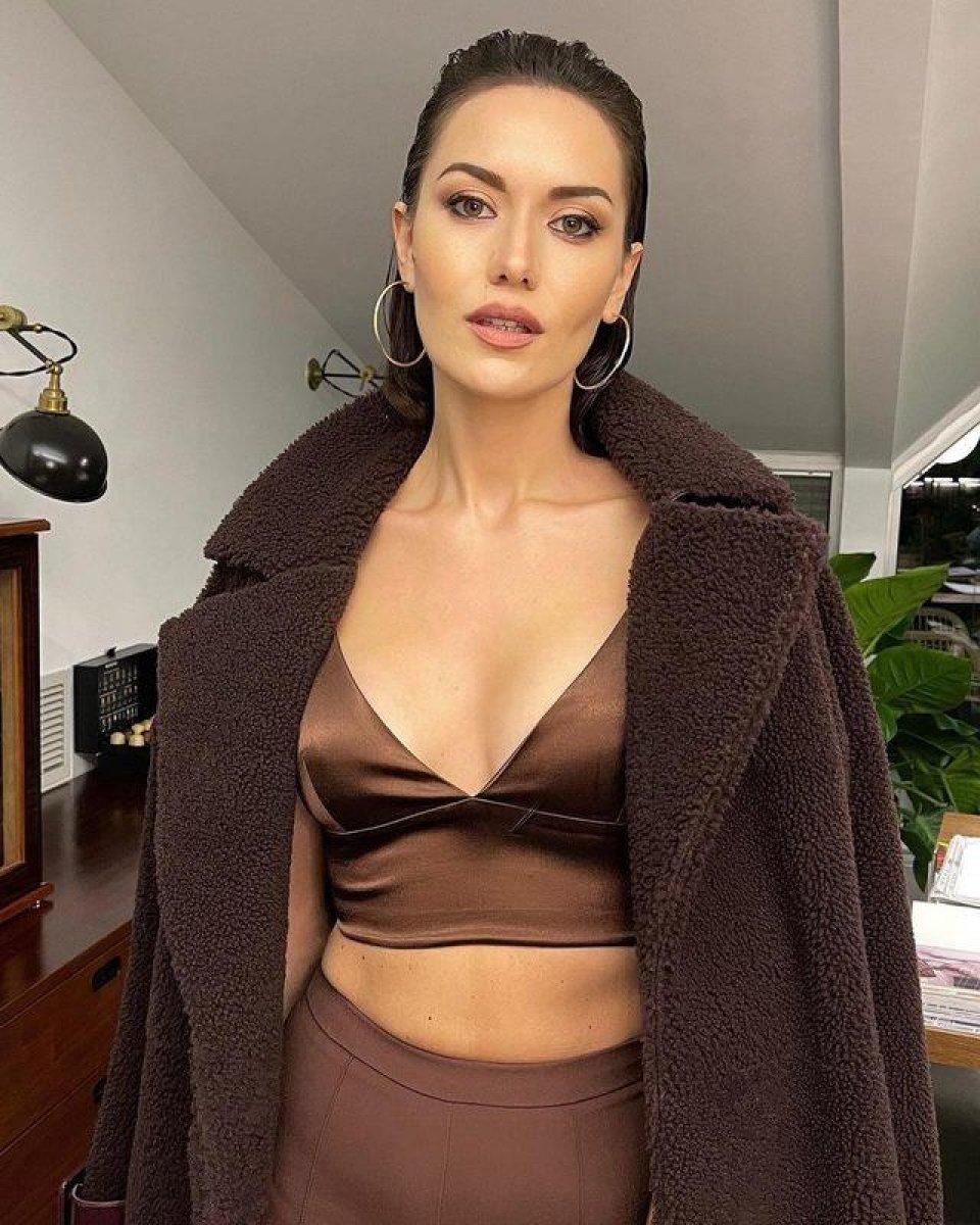 Fahriye Evcen'in elbisesi sosyal medyayı salladı