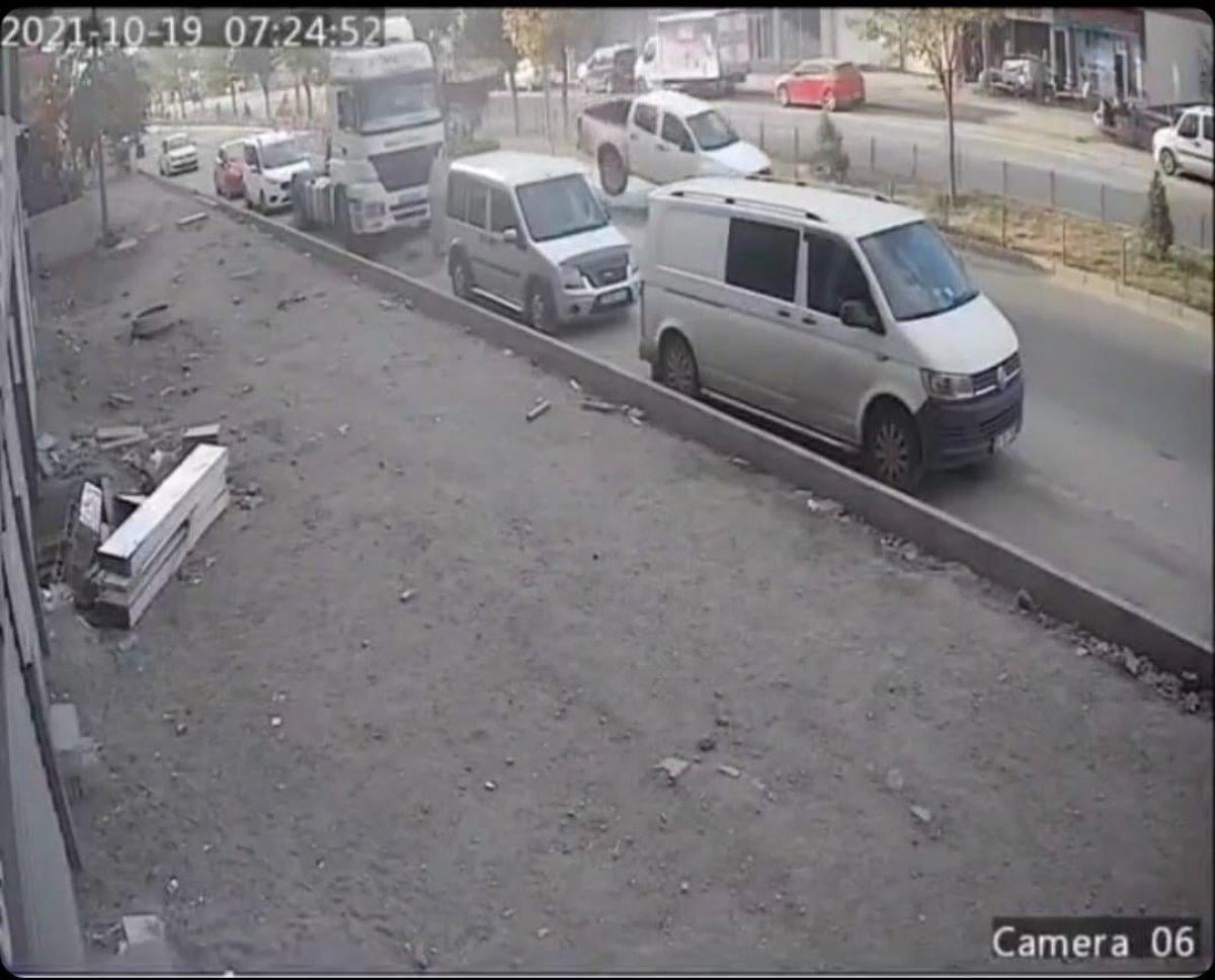 Iğdır'da rögar kapağı kaza yaptırdı