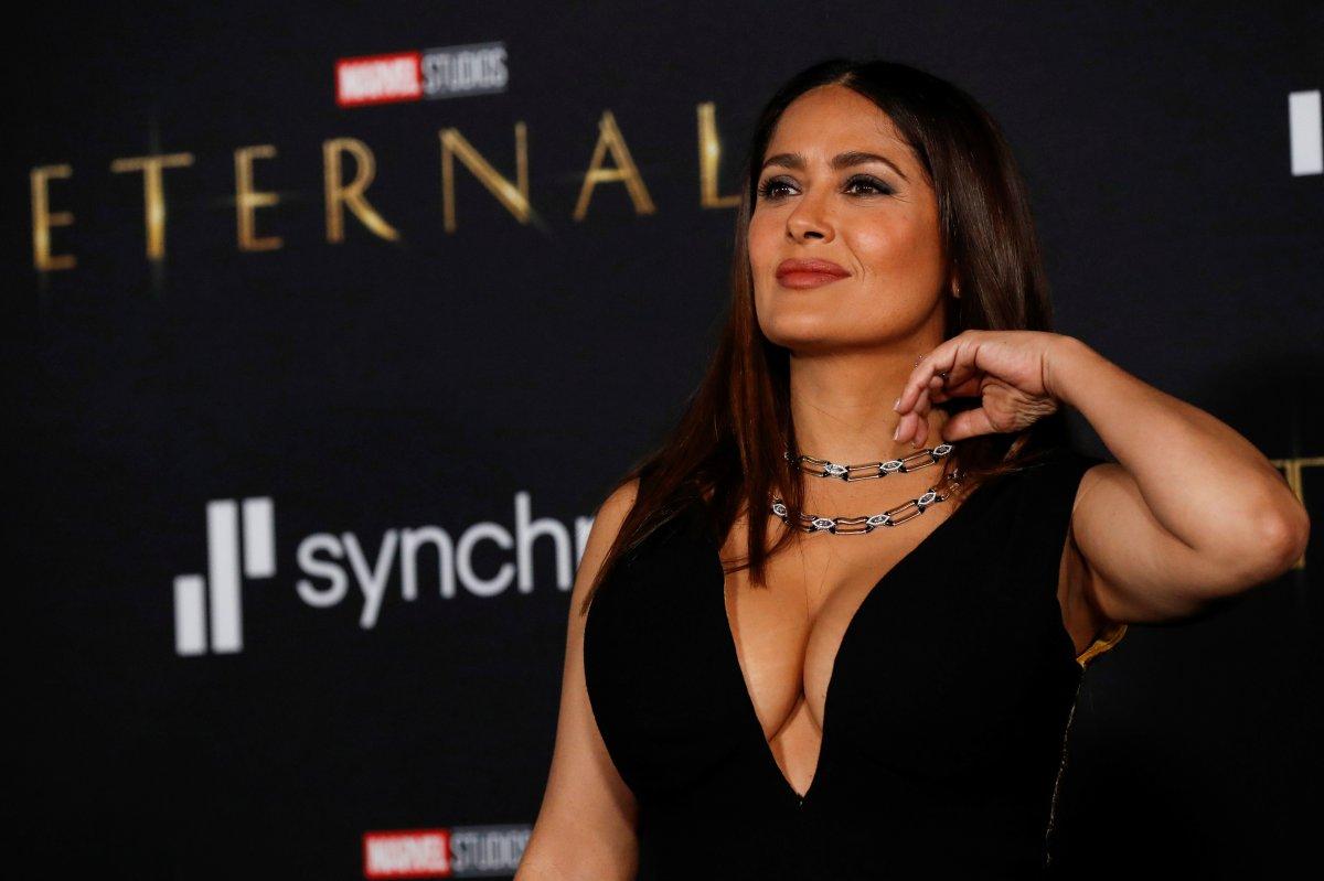 Salma Hayek'in kıyafeti gündem oldu