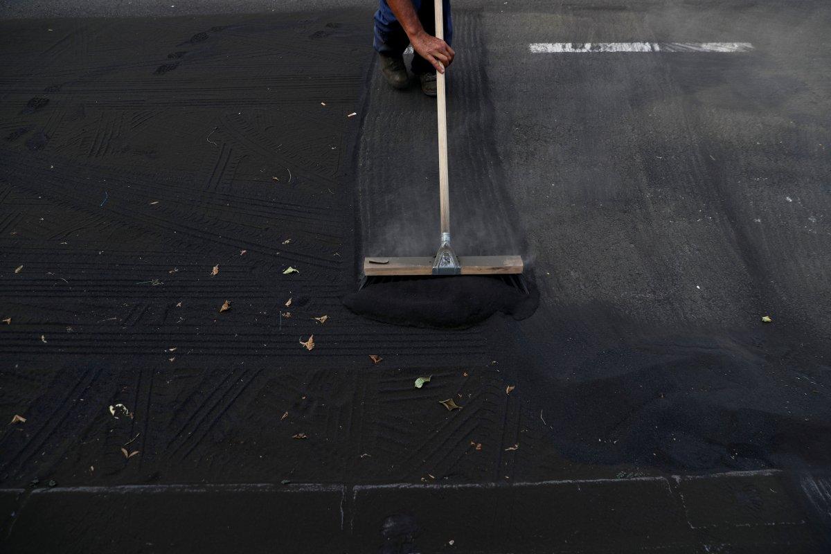 La Palma Adası'ndaki volkan, bir ayda 85 milyon metreküp lav püskürttü