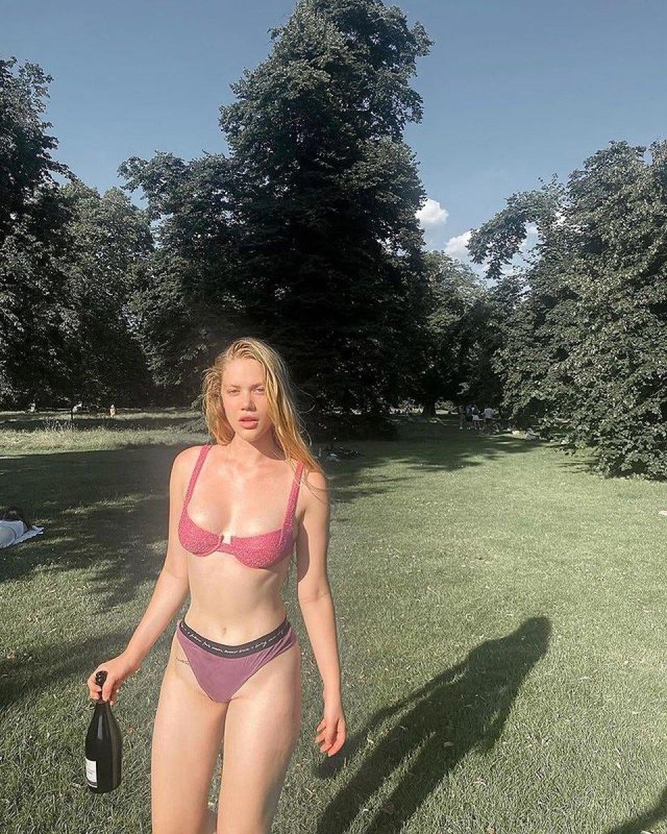 Serel Yereli: İngiltere'de kafamıza göre soyunuyoruz