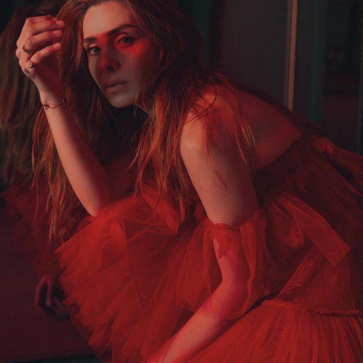 Nur Fettahoğlu'ndan mayolu poz