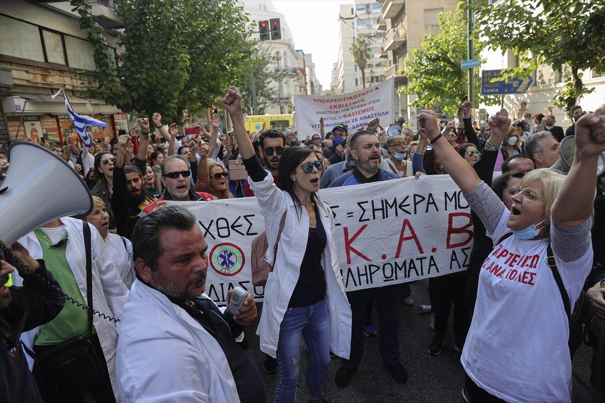 Yunanistan'da sağlık çalışanlarından 24 saatlik grev kararı