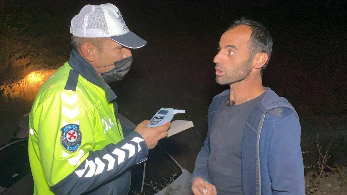 Aksaray'da alkollü sürücü kendi alkol testini yaptı: Alkollüyüm o zaman