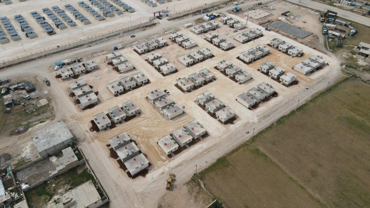 İHH, İdlib'de 16 bin 239 briket ev inşa etti