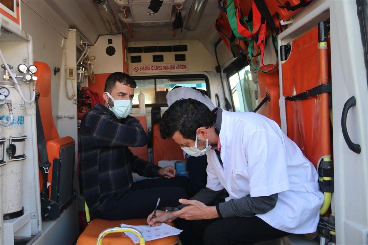 Van'da jandarma ekibinin kontrol noktasında koronavirüs aşısı yapıldı