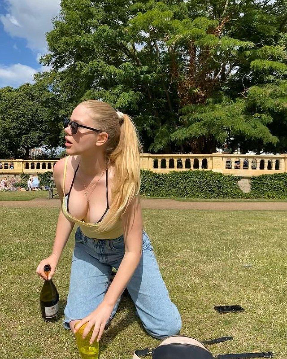 Serel Yereli: İngiltere'de kafamıza göre soyunuyoruz