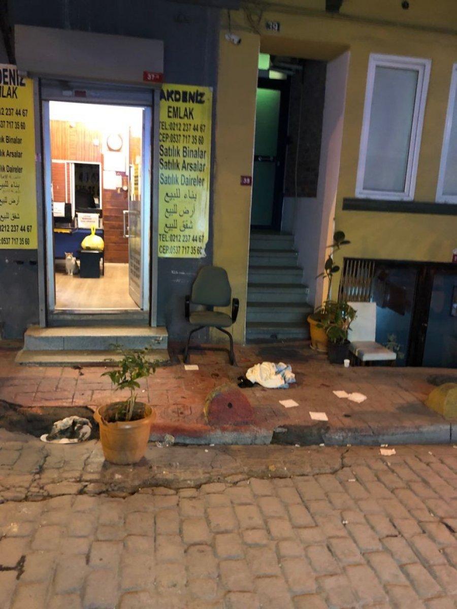 Beyoğlu'nda telefon hırsızının tuzağı hastanede bitti