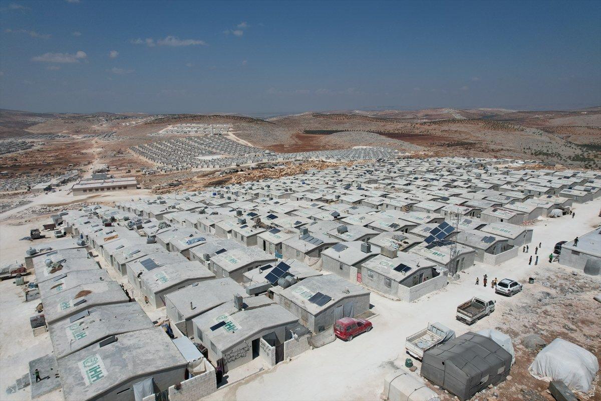 İHH, İdlib'de 16 bin 239 briket ev inşa etti