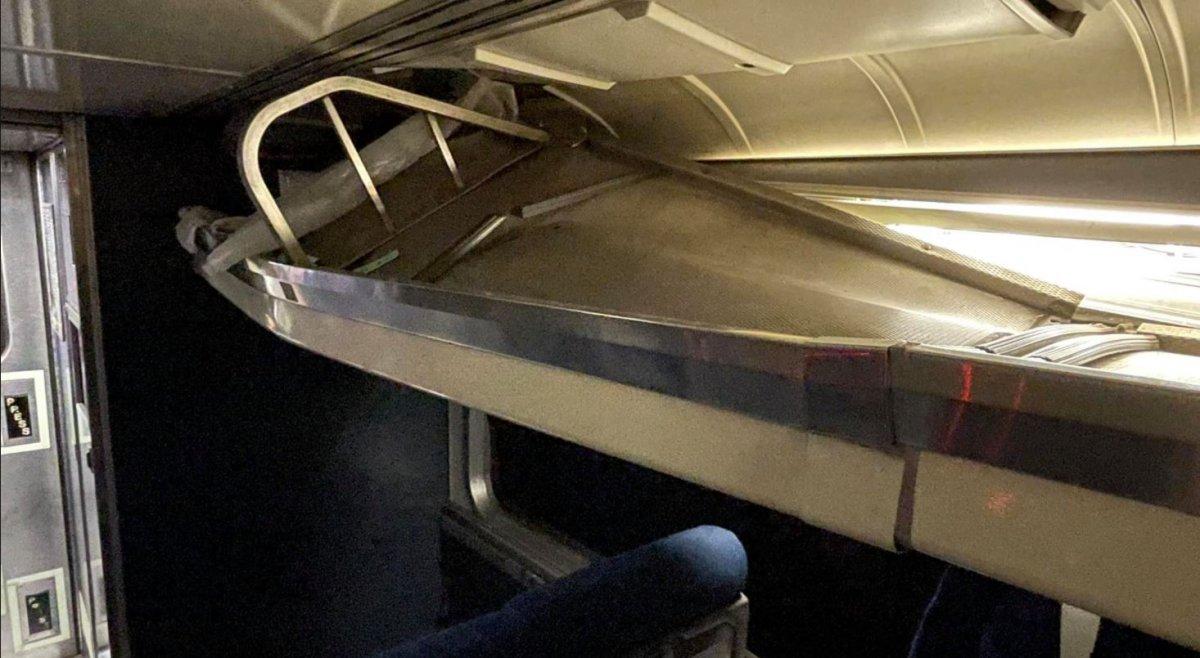 ABD’de tren, hemzemin geçitte çekiciye çarptı