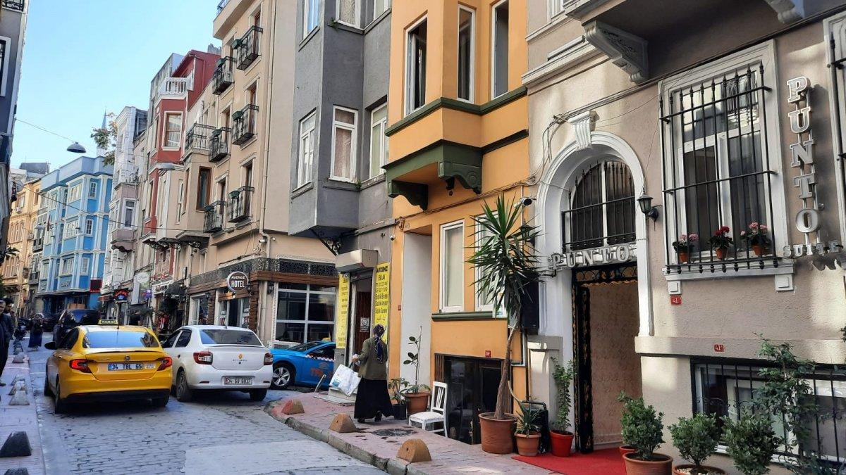 Beyoğlu'nda telefon hırsızının tuzağı hastanede bitti