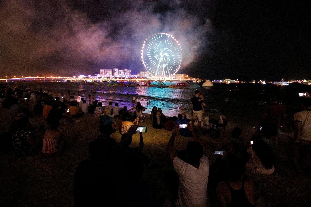 Dubai'de dünyanın en büyük dönme dolabı açıldı